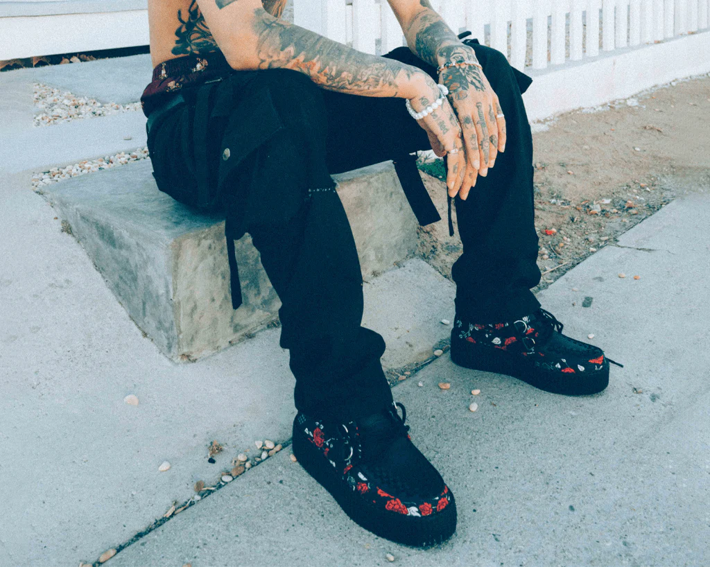 Black & Red Rose 3-Ring Chukka Boot - Image 6
