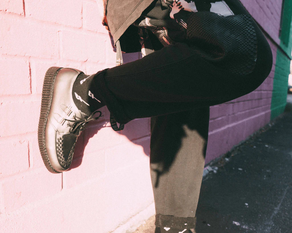 Gunmetal D-Ring Viva Low Creeper - Image 7